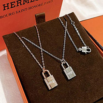 エルメス 偽物 シンプルで上品 ダイヤ オーケリー erx45748