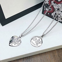 グッチ 偽物 ブラインドフォーラブシルバーネックレス ハート guq02417