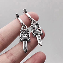 クロムハーツ スーパーコピー ピアス #5 ダガー フープ片耳 Kuk10784