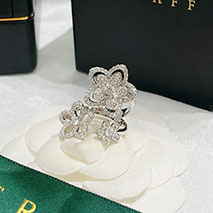 グラフ 偽物 GRAFF トリプル バタフライ シルエット ダイヤモンド リング RGR790