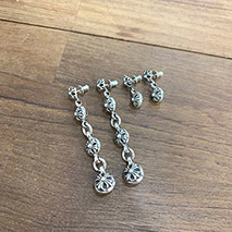 クロムハーツ 偽物 CHプラス マルチボール ピアス Kuh21199