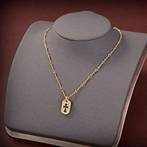 クロムハーツ スーパーコピー ネックレス エンジェル 22K セーフティピン ゴールド Kuc56285
