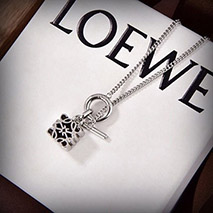 ロエベ 偽物 Anagram アナグラム ネックレス lom70891
