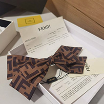 フェンディ 偽物 シュシュ ギフトに fex57703