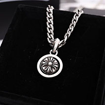 クロムハーツ 偽物 シルバーメダル チャーム ネックレス Kug93084