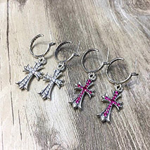 クロムハーツ コピー ピアス タイニー CHクロス フープ イアリング Kux18727