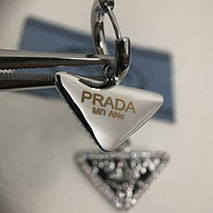 プラダ スーパーコピー シンボル ピアス puu54459