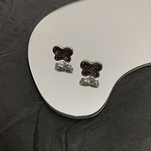 ボッテガ ヴェネタ スーパーコピー アンティーク仕上げシルバー コイルフープピアス boz48052