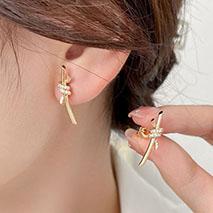 ティファニー コピー Knot ピアス 18K ダイヤモンド Tij18293