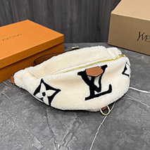ルイヴィトン モノグラム テディ バムバッグ 偽物 もこもこ ボディバッグ M55425