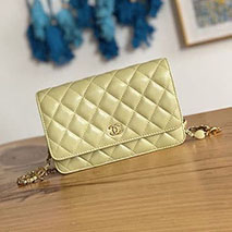 シャネル 偽物 クラシック チェーンウォレット ショルダーバッグ shw36499