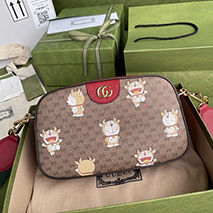 ドラえもん×グッチ偽物 プリントGGボディバッグ2021年 ポップアップ gux84236