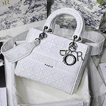 ディオール コピー 中村アンさん愛用のMEDIUM LADY D-LITE BAG  M0565PREY