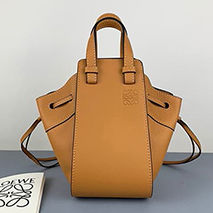 ロエベ コピー ハンモック ドローストリング ショルダーバッグ lot31315