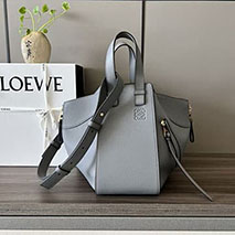 ロエベ 偽物 ハンモック Hammock Small Bag Lapistal スペチアーレ lol37678
