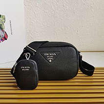 プラダ 偽物 レザー ショルダーバック ミニポーチ付き pun78060