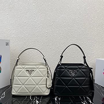 プラダ 偽物 マチネ サフィアーノミディアムバッグ 2色 puu62820