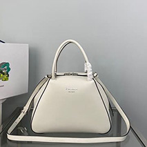 プラダ スーパーコピー  スモール ブラッシュドレザー ハンドバッグ 1BA366ZO6F03AJ