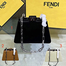 フェンディ コピー ピーカブーカット プチ レザー オーロックチェーン fev00387