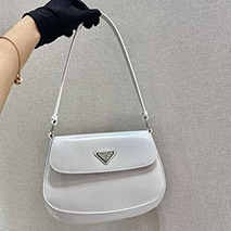 プラダ 偽物 フラップ付きクレオショルダーバッグ puh01847