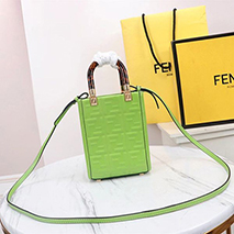 フェンディ 偽物 Sunshine Shopper FF柄 レザーミニバッグ fek19106