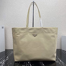 プラダ 偽物 Re Nylon サフィアーノレザー トートバッグ pud94246