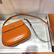 プラダ スーパーコピー フラップ付きクレオショルダーバッグ pum78855