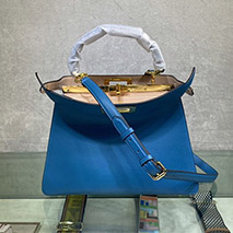 フェンディ 偽物 ピーカブー アイシーユー ミディアム フルグレインレザー バッグ feg41059