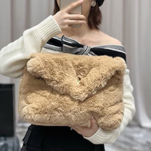 サンローラン 偽物 ショルダーバッグ ルル パファー スモール メリノシャーリング Saq55373