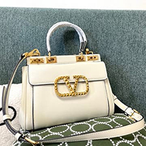 ヴァレンティノ 偽物 ハンドバッグ ROCKSTUD ALCOVE Vul31375