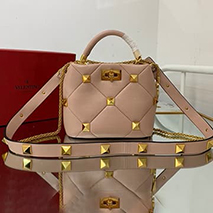 ヴァレンティノ コピー ハンドバッグ ROMAN STUD QUILTED Vuy42021