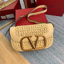 ヴァレンティノ スーパーコピー ショルダーバッグ VEE レザー クロスボディバッグ Vuh71016