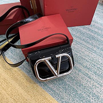 ヴァレンティノ コピー ショルダーバッグ VEE レザー クロスボディバッグ Vul83278