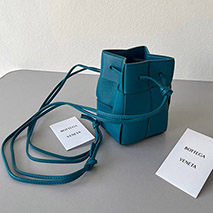 ボッテガ ヴェネタ スーパーコピー カセット ショルダーバッグ bod81433