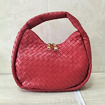 ボッテガ ヴェネタ 偽物 パデッド ジョディ レッド bob43040