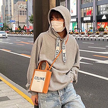 セリーヌ コピー フード付き ルーズスウェットシャツ 2Y468670Q