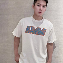 ルイヴィトン スーパーコピー 「LVM」ロゴ クルーネック 白Tシャツ vur41302