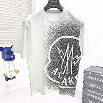 モンクレール 偽物 ブラック ロゴ コットン Tシャツ moy21933