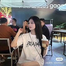 プラダ コピー ロゴ Tシャツ ホワイトお洒落に♪ pun05846