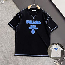 プラダ 偽物 エンボス ロゴ コットン Tシャツ 2色 puj65769