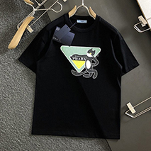 プラダ 偽物 フロント ロゴ 半袖Tシャツ pug27910