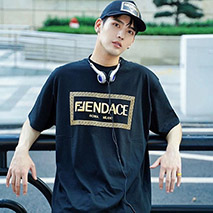 フェンディ コピー ×ヴェルサーチ ロゴTシャツ 黑 半袖 fee52485