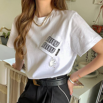 ミュウミュウ コピー CLUB LOGO Tシャツ 刺繍ロゴ myy90100