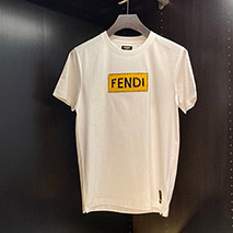 フェンディ コピー スクエア ロゴ ホワイト Tシャツ fev97580