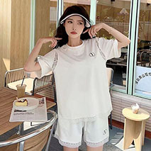 ヴァレンティノ スーパーコピー 「Vロゴ」Tシャツ&ショートパンツ Vue26341