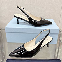 プラダ スーパーコピー パテントレザー スリングバックパンプス pui56081