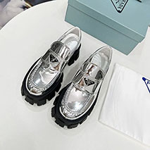 プラダ コピー モノリス ブラッシュドレザー ローファー pur06134