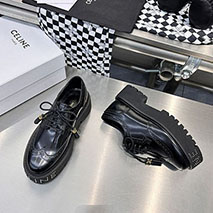 セリーヌ 偽物 バルキー トリオンフ パーフォレイテッドベビーズ Ces79729