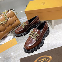 トッズ コピー レディース ローファー レザー ロゴ入りメタル toh92885
