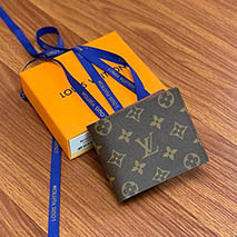 ルイヴィトン 偽物 タイガ モノグラム 二つ折り財布 vut43739